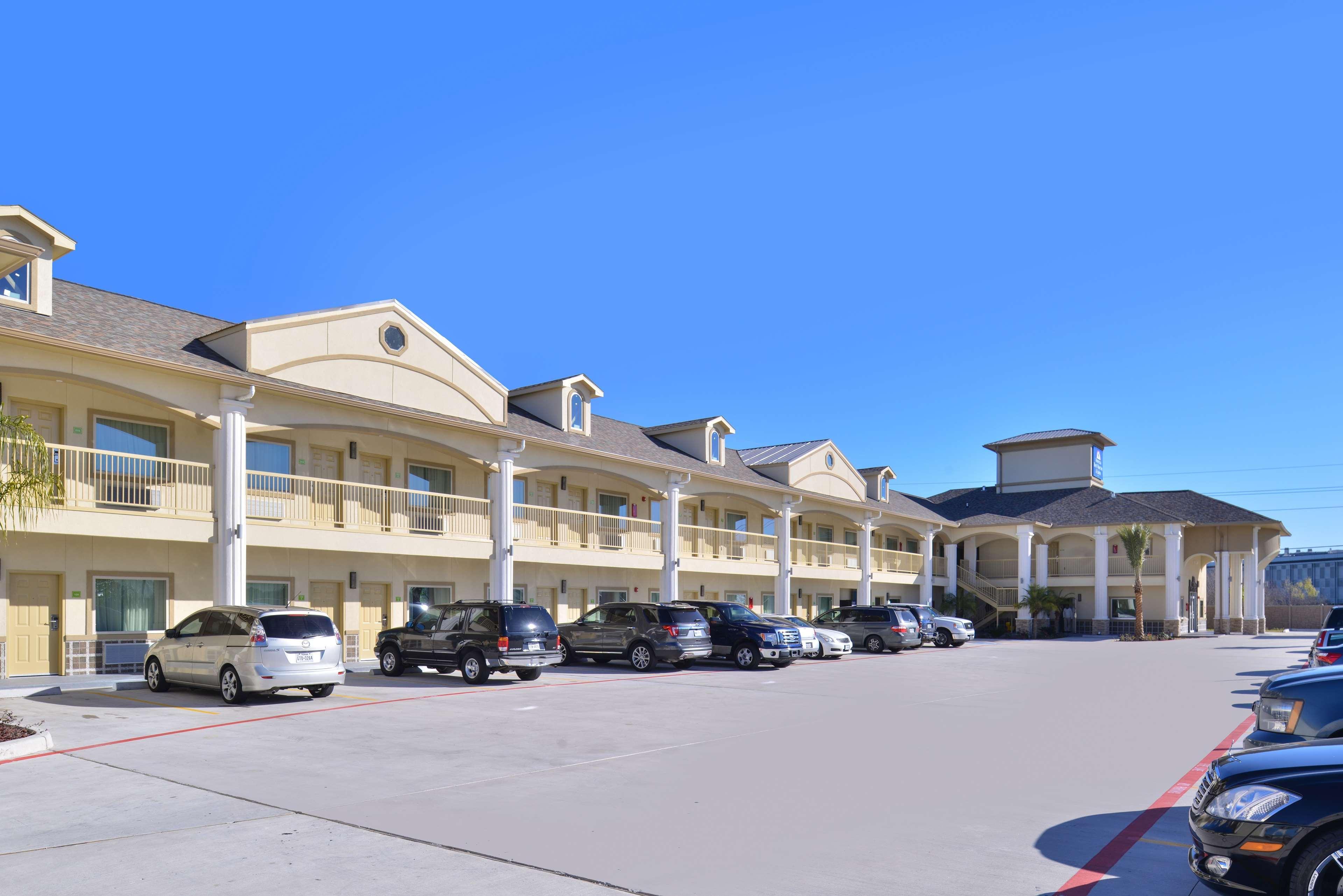 Americas Best Value Inn & Suites - Houston/Hwy 6 & Westpark Mission Bend Exterior foto